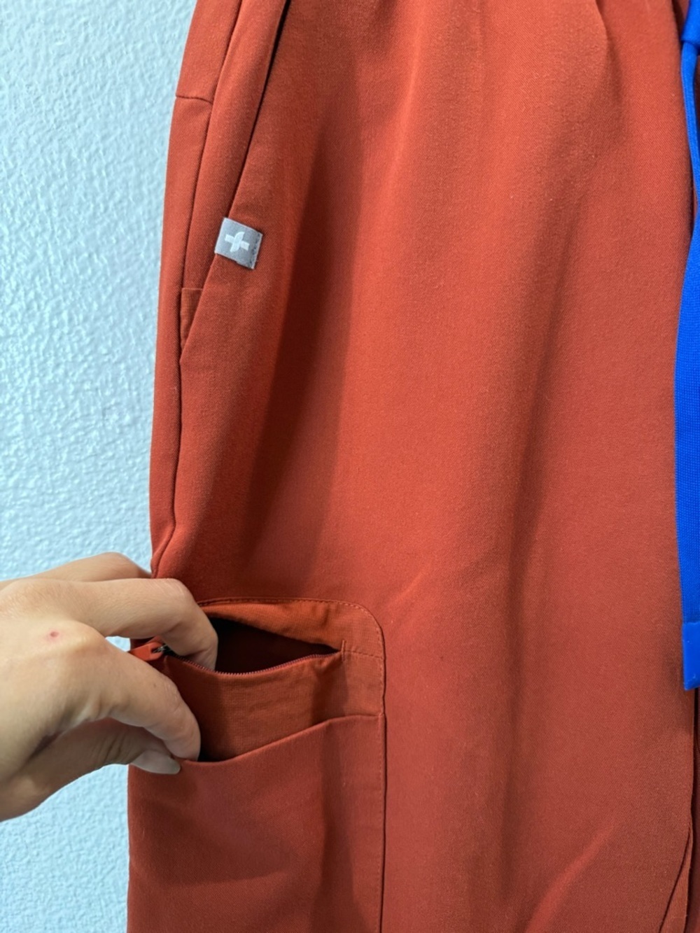 FIGS Technical Collection Jogger Scrub Pants XS Burnt Orange Elastic Waist Cargo - Picture 3 of 11
